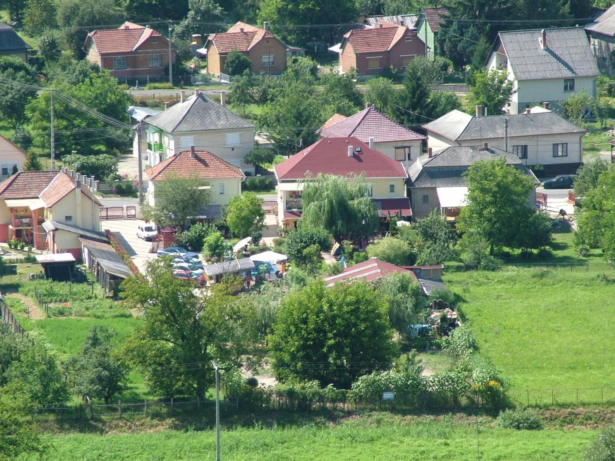Holiday Vendeghaz Es Szabadidokert Jardanhaza Exterior photo